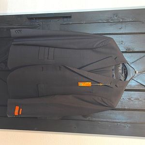 Brands new Egara suit